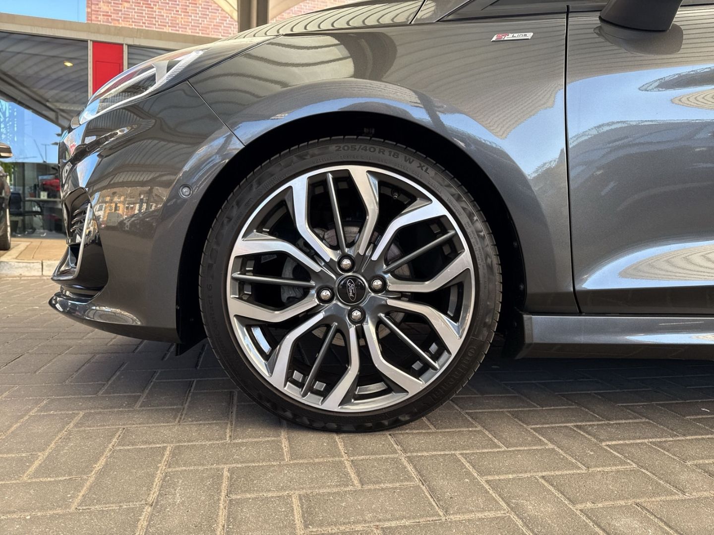 Fahrzeugabbildung Ford Fiesta ST-Line Vignale 1.0 Mild-Hybrid 114 KW B&