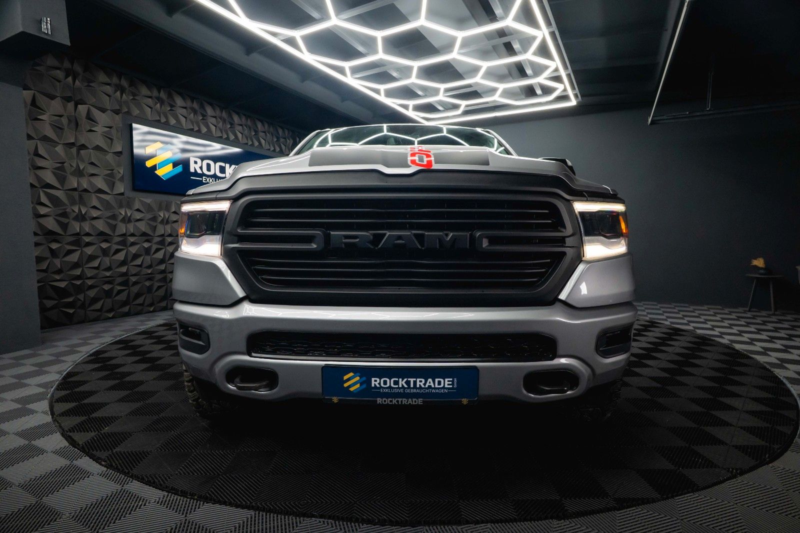 Fahrzeugabbildung Dodge RAM 5.7 V8 HEMI 4x4 OFFROAD NightPaket AXLE LOCK