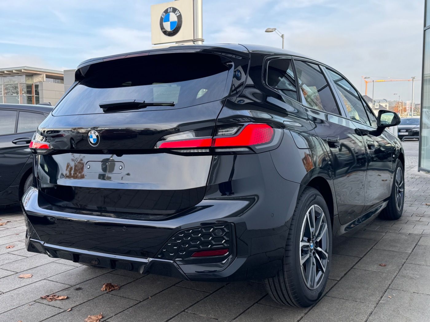 Fahrzeugabbildung BMW 223i Active Tourer M-Sportpaket PremiumPaket