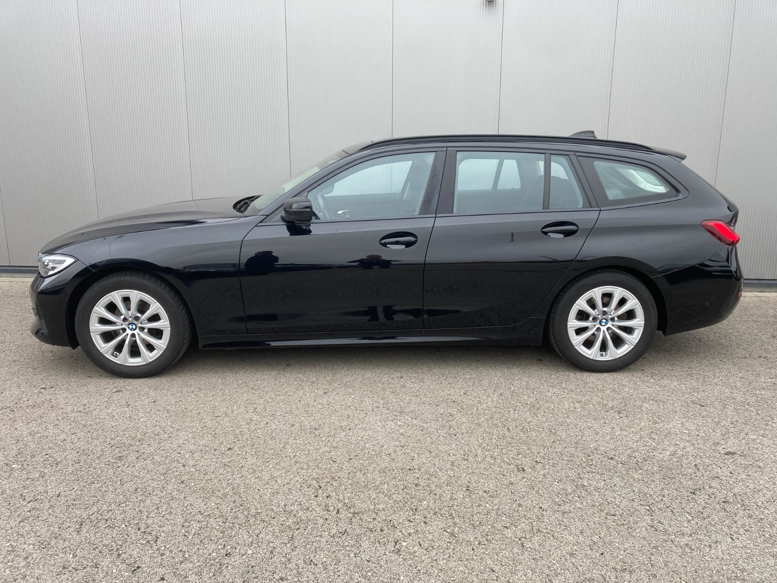 BMW 318d Touring *DAB*Lordosenstütze*Panorama-Dach*