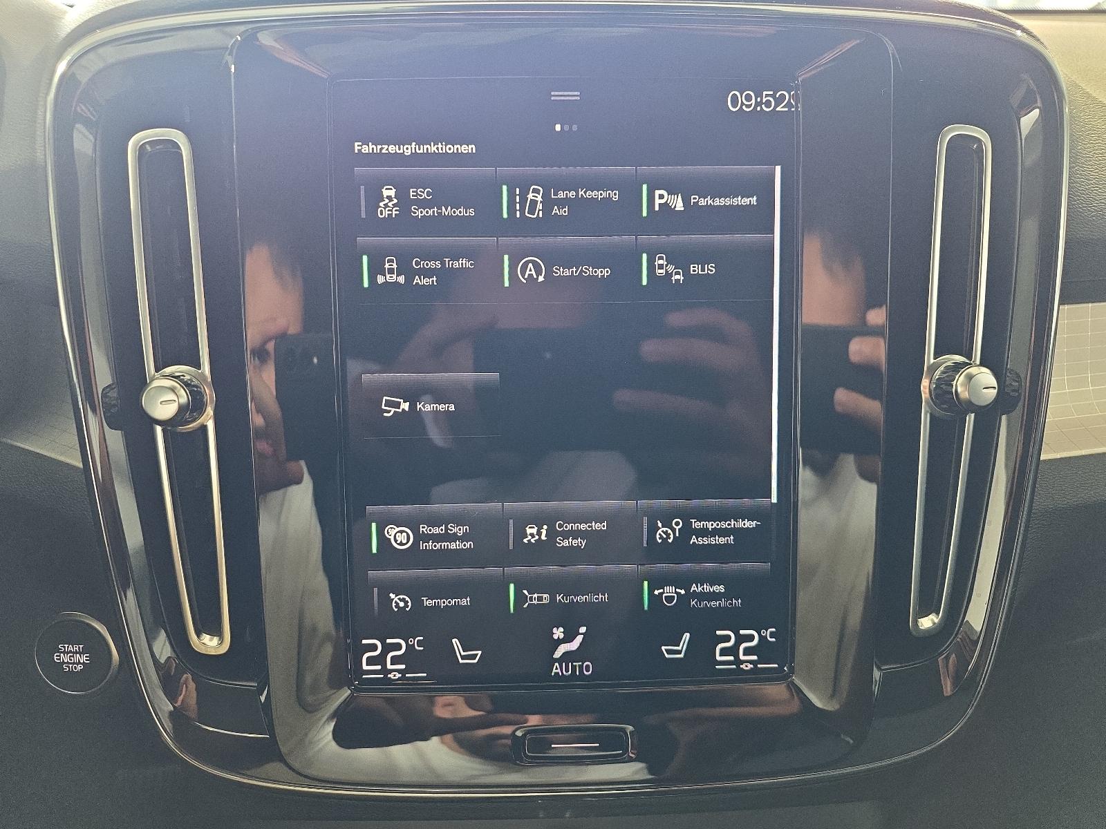 Volvo XC40 T3 Momentum Pro ACC BLIS AHK Kamera LED SHZ
