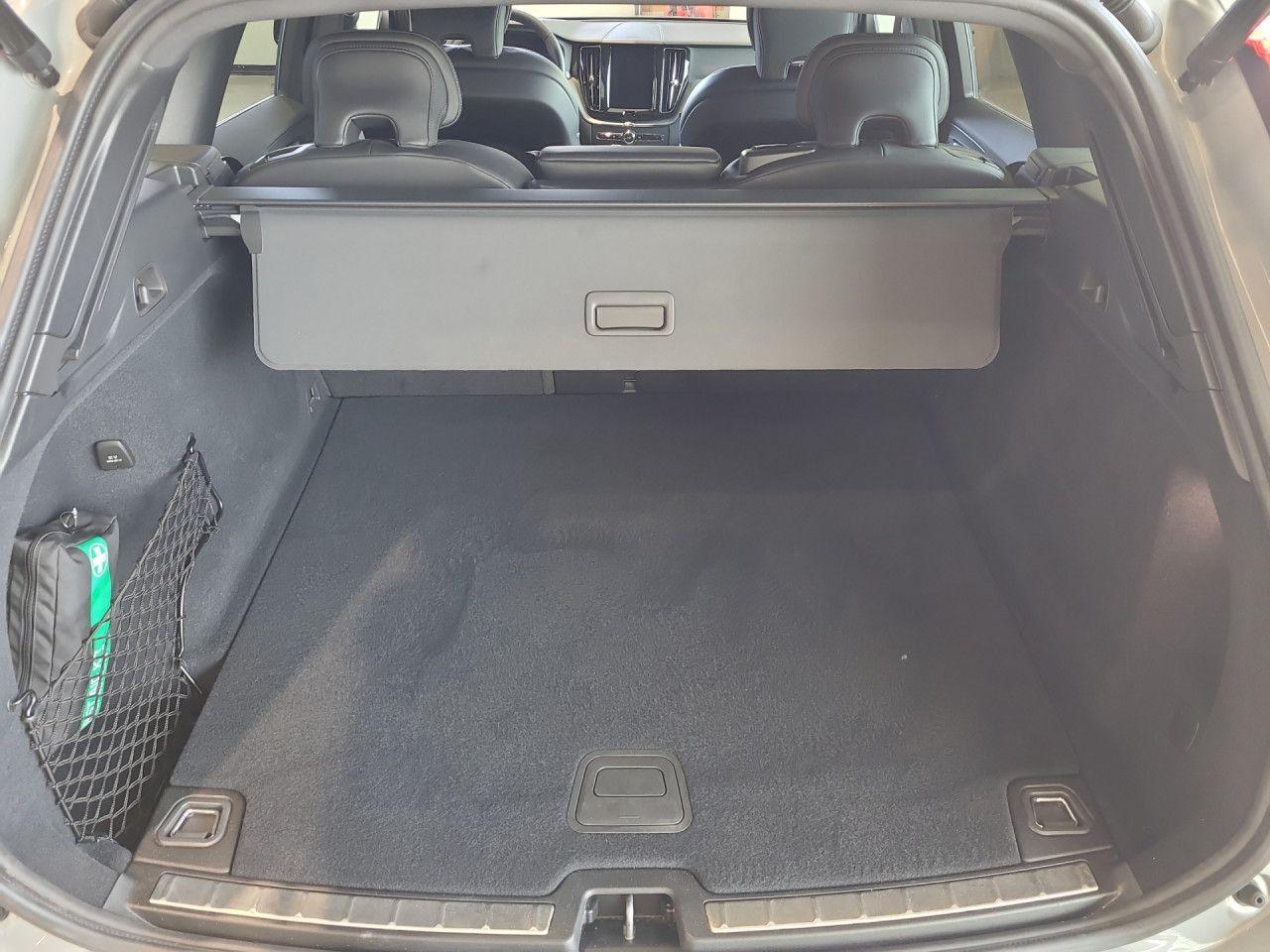 Volvo XC60 B5 (Benzin) Plus Dark AWD Automatik Navi, миниатюра 13