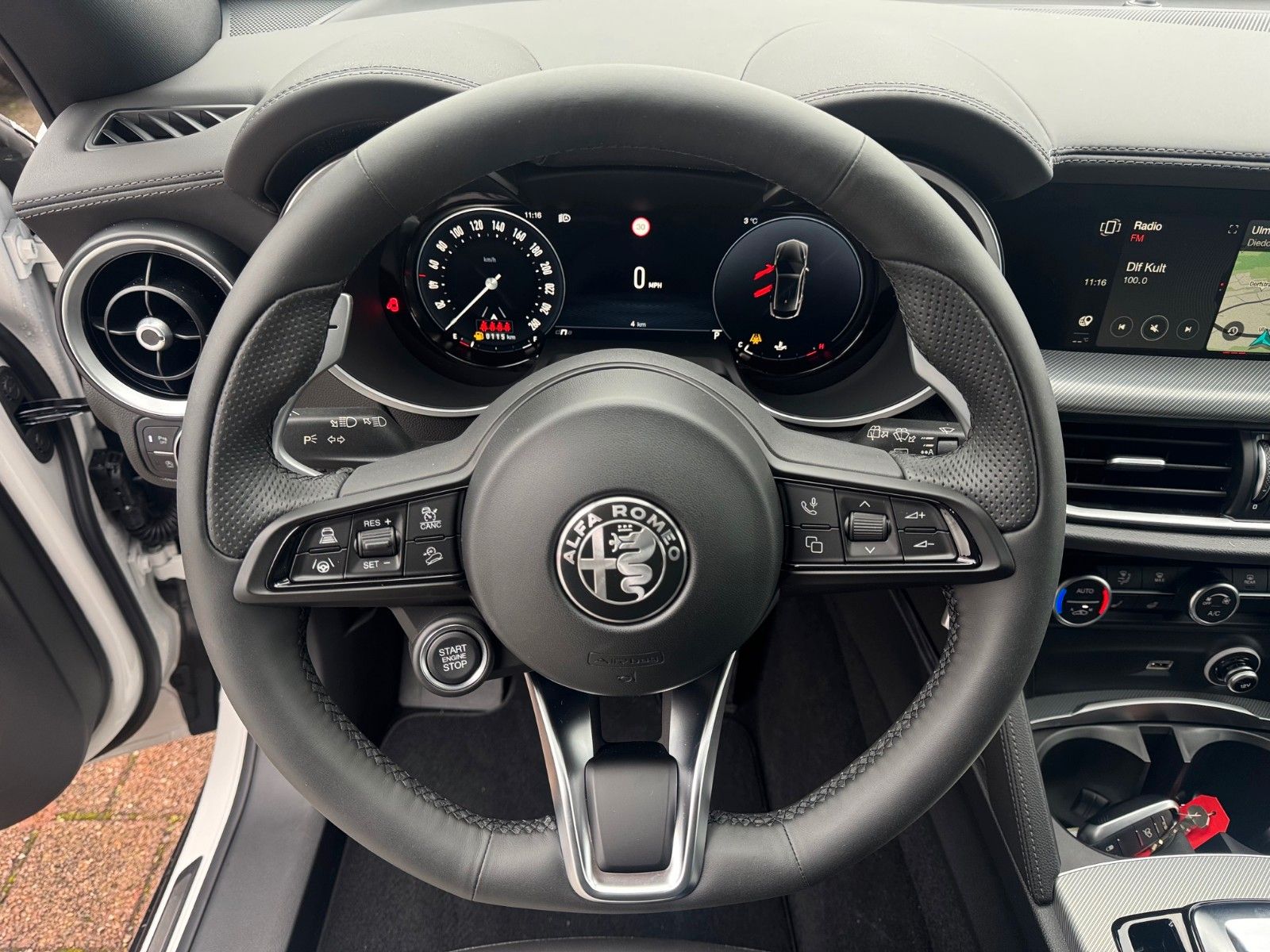 Fahrzeugabbildung Alfa Romeo Stelvio 280PS Veloce AT8 Q4 NAVI SITZHEIZUNG LED