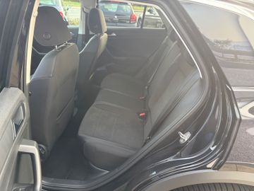 Fahrzeugabbildung Volkswagen T-Roc 1.5 TSI Style DSG AHK Navi Matrix