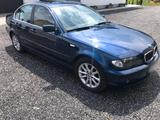 BMW 318i Limousine dunkelblau - BMW 318 aus 2004: 318d