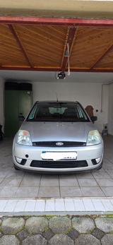 Ford Fiesta 1:3 51 kW Ghia Ghia - gebrauchte Ford Fiesta aus dem Jahr 2003