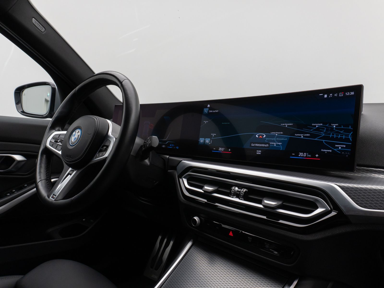 Fahrzeugabbildung BMW 330e xD M Sport Kamera DAB HUD Lenkradheizung