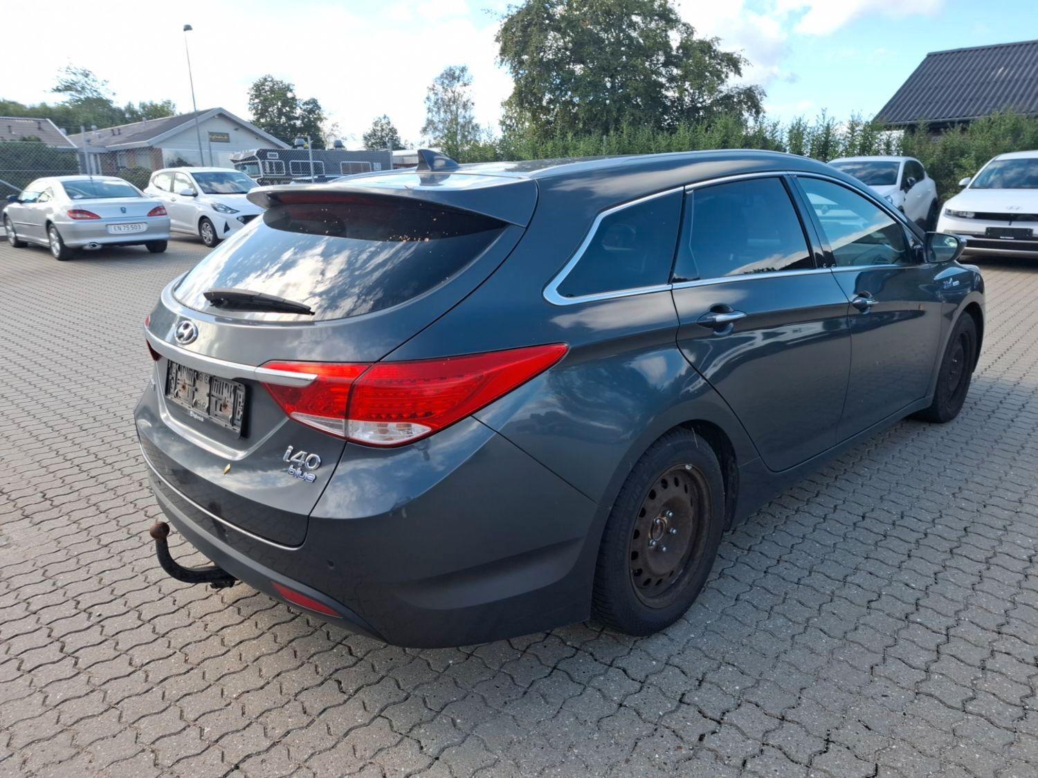 Hyundai i40 2014 — rear view