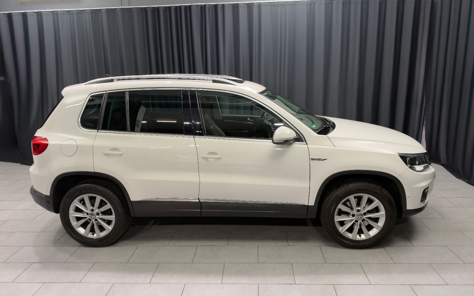 Fahrzeugabbildung Volkswagen Tiguan 2.0 TSI 4MOTION Track&Style |PANO|LEDER
