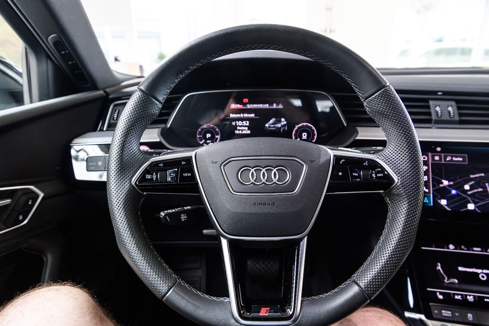 Fahrzeugabbildung Audi e-tron 50 quattro S line NAVI/SZH/LED/RFK