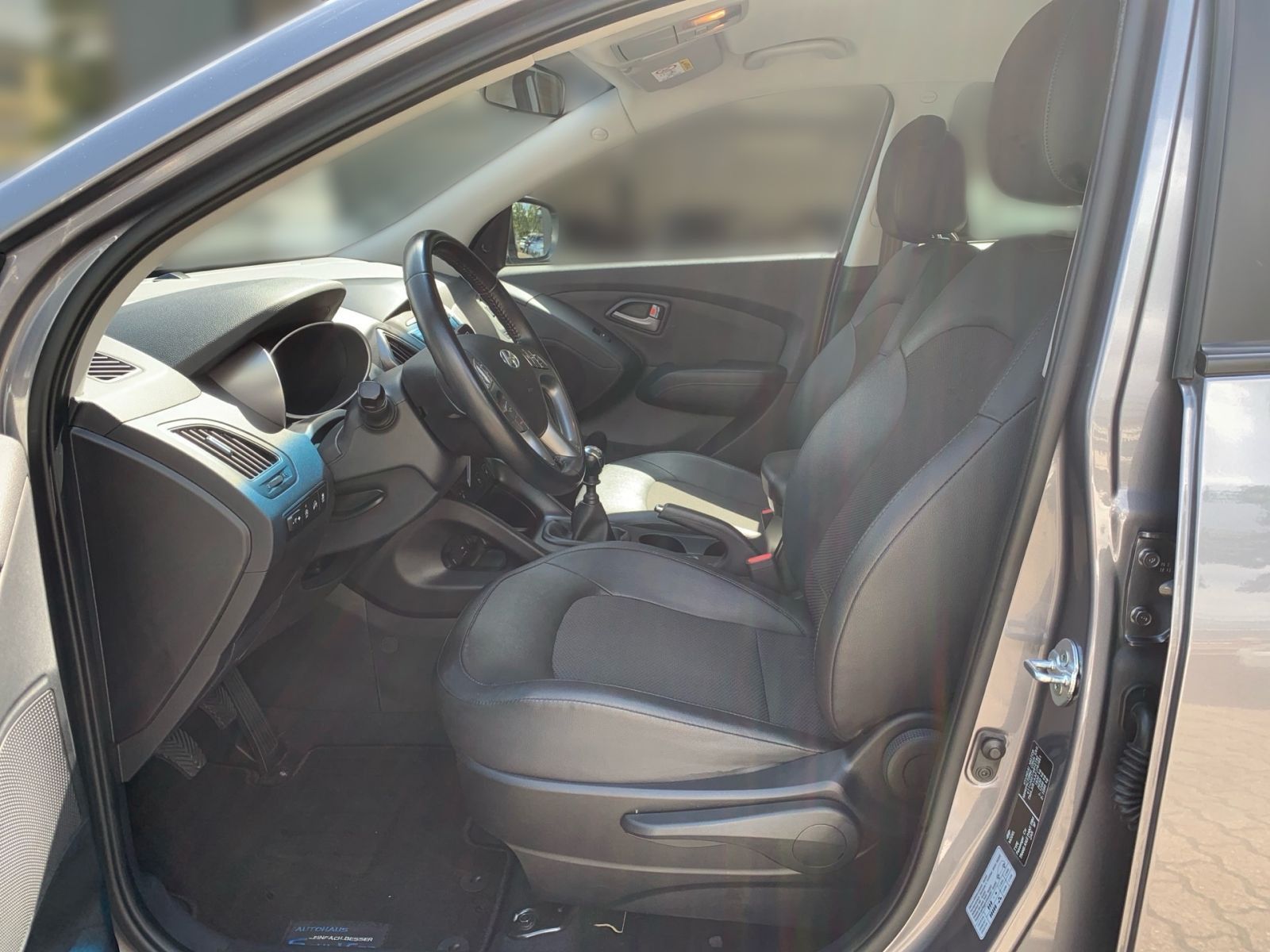 Fahrzeugabbildung Hyundai ix35 1.6 GDI 8-Fach Bereift Teilleder EXPORT