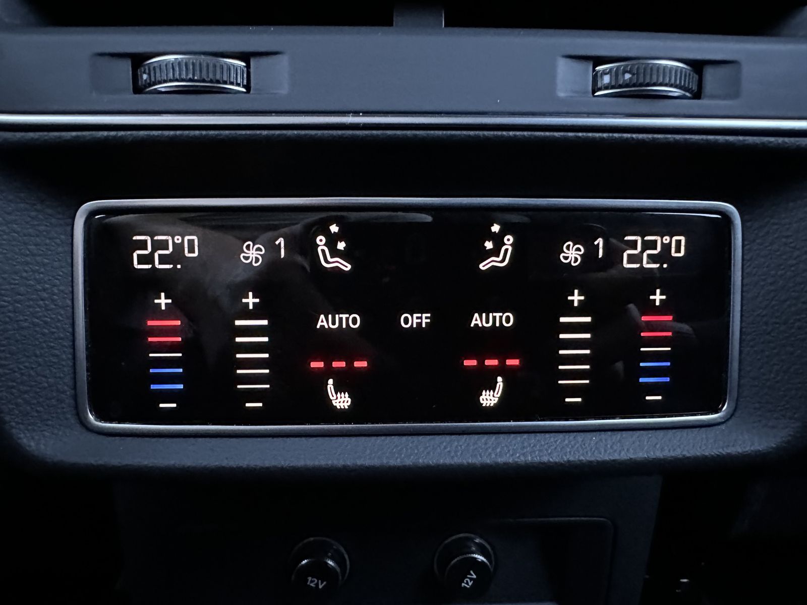 Fahrzeugabbildung Audi Q7 50 TDI S-Line Black 7Sitzer NAV+MATRIX+AHK+VC