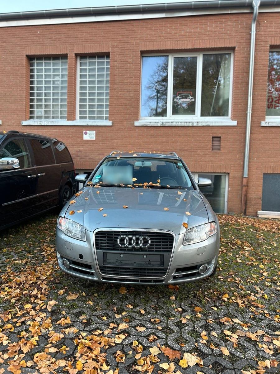Audi A4 2004 — rear view