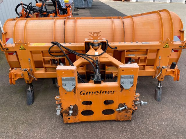 Unimog Schneepflug Gmeiner Ramox, Winterdienst