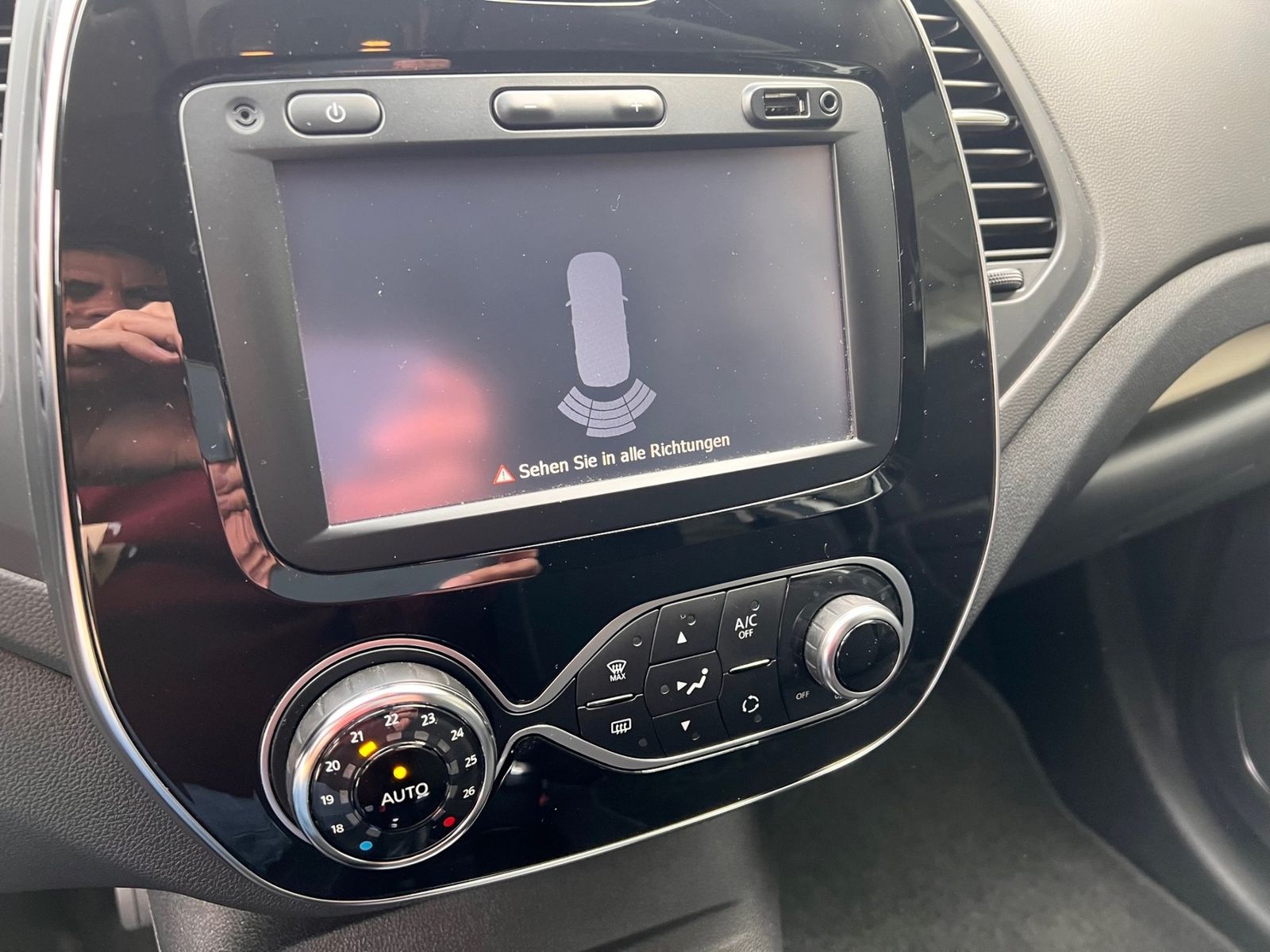 Fahrzeugabbildung Renault Captur Limited TCe 90 Klimaaut. Navi EPH