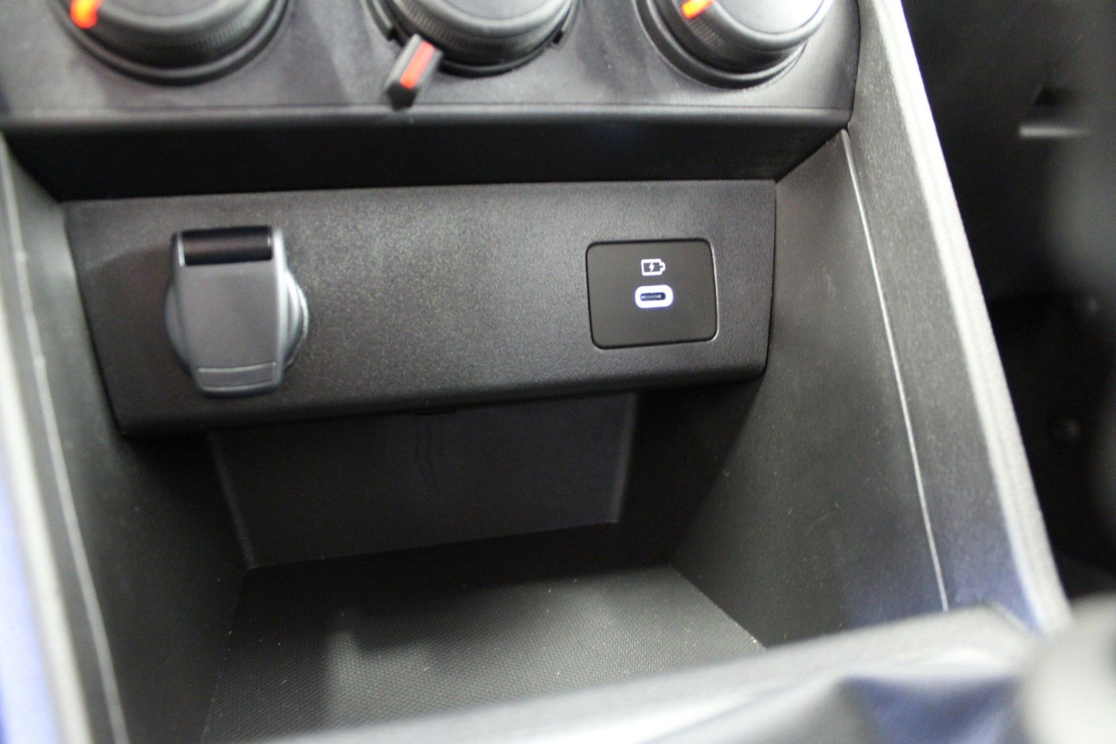 Fahrzeugabbildung Dacia Logan III TCe 90 Expression*Media Nav*PDC*