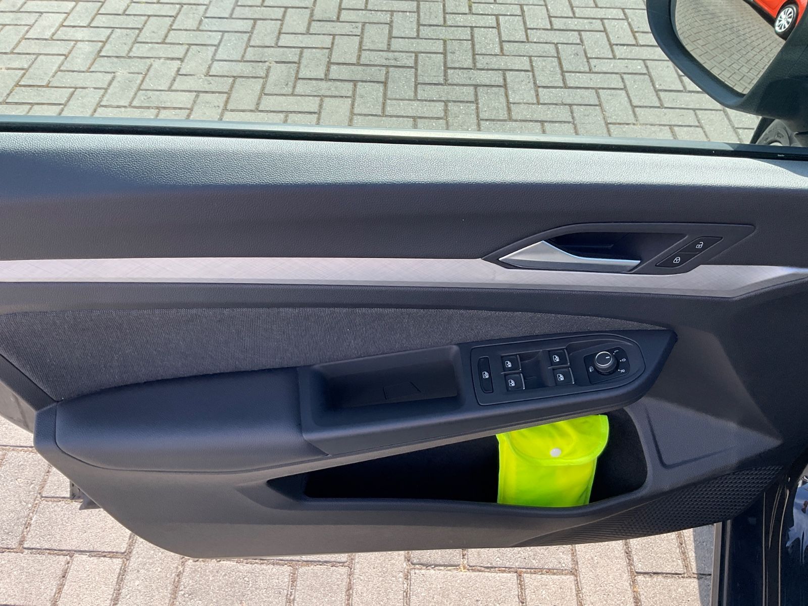 Fahrzeugabbildung Volkswagen Golf 2.0 TDI DSG Life,ACC,CarPlay,LED,Navi