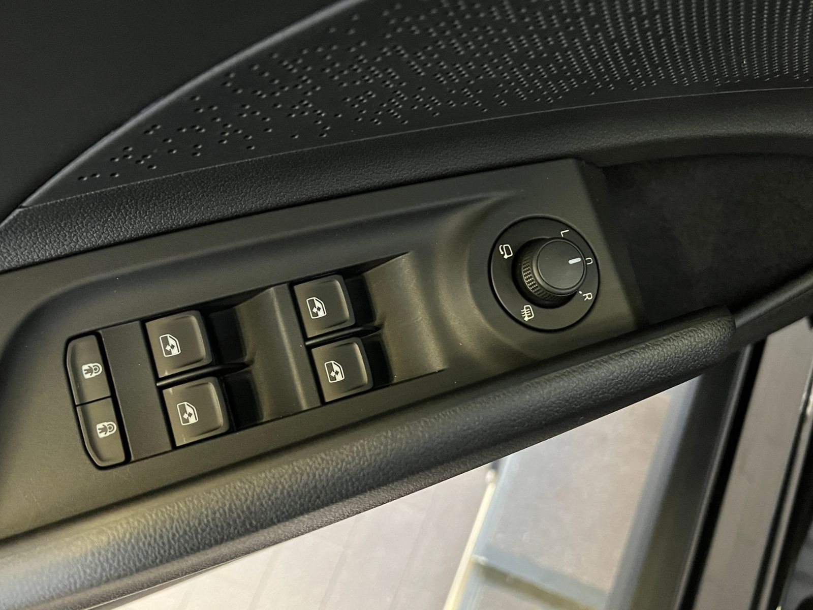 Fahrzeugabbildung SKODA Enyaq 85x *Leder,AHK,20"LM-Felge*