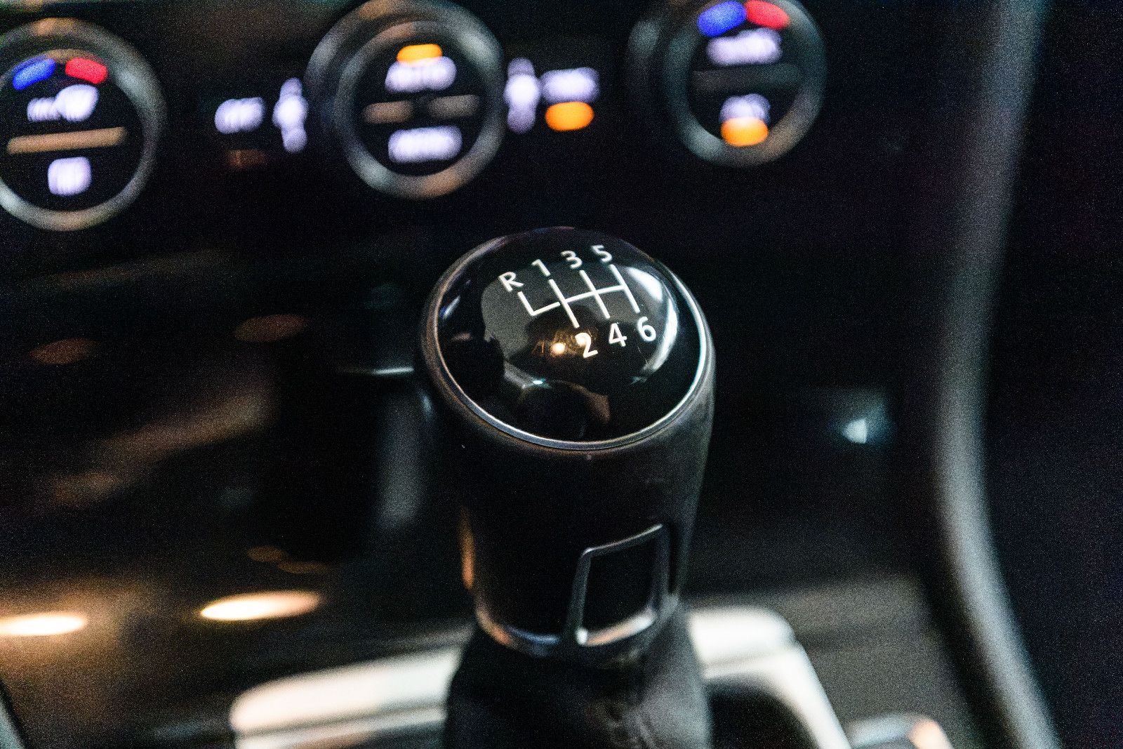 Fahrzeugabbildung Volkswagen Golf VII IQ.DRIVE +SHZ +ACC +NAVI