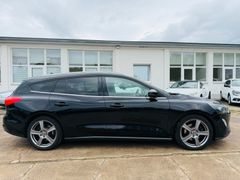 FORD Focus Titanium X*SCHECKHEFT*ACC*PDC*LED*AHK