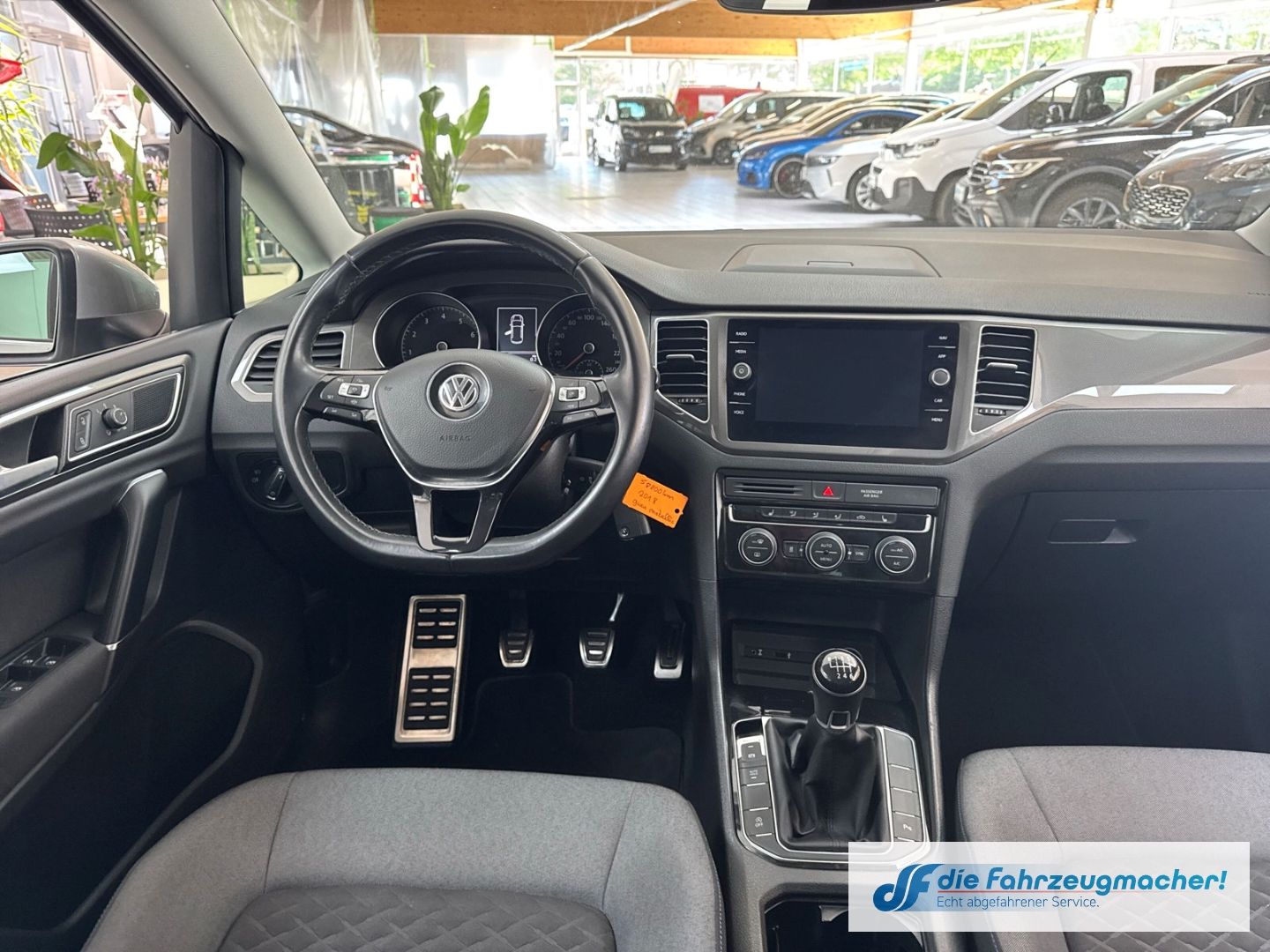 Fahrzeugabbildung Volkswagen Golf Sportsvan VII Join StandHZG Navi Dyn. Kurve