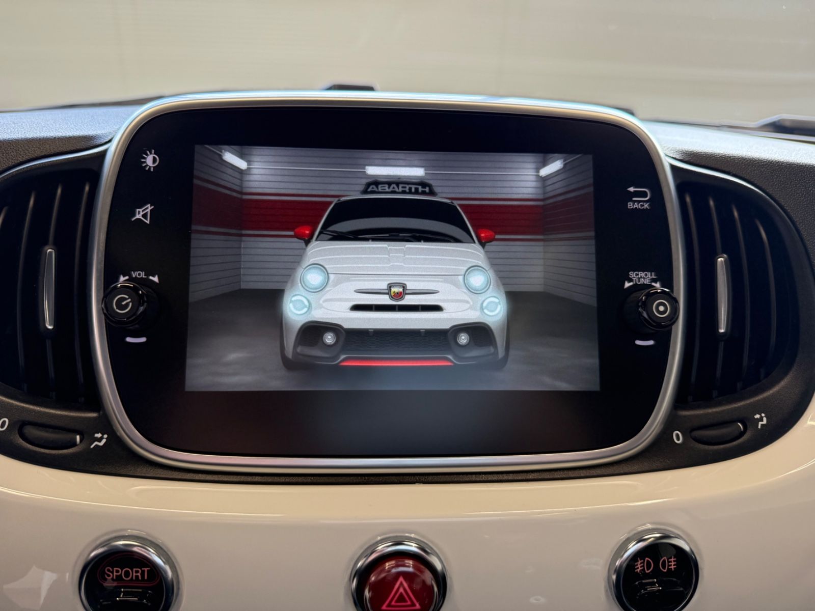 Fahrzeugabbildung Abarth 500 595 Basis, Sky Dome Pano,  Alu Sport,