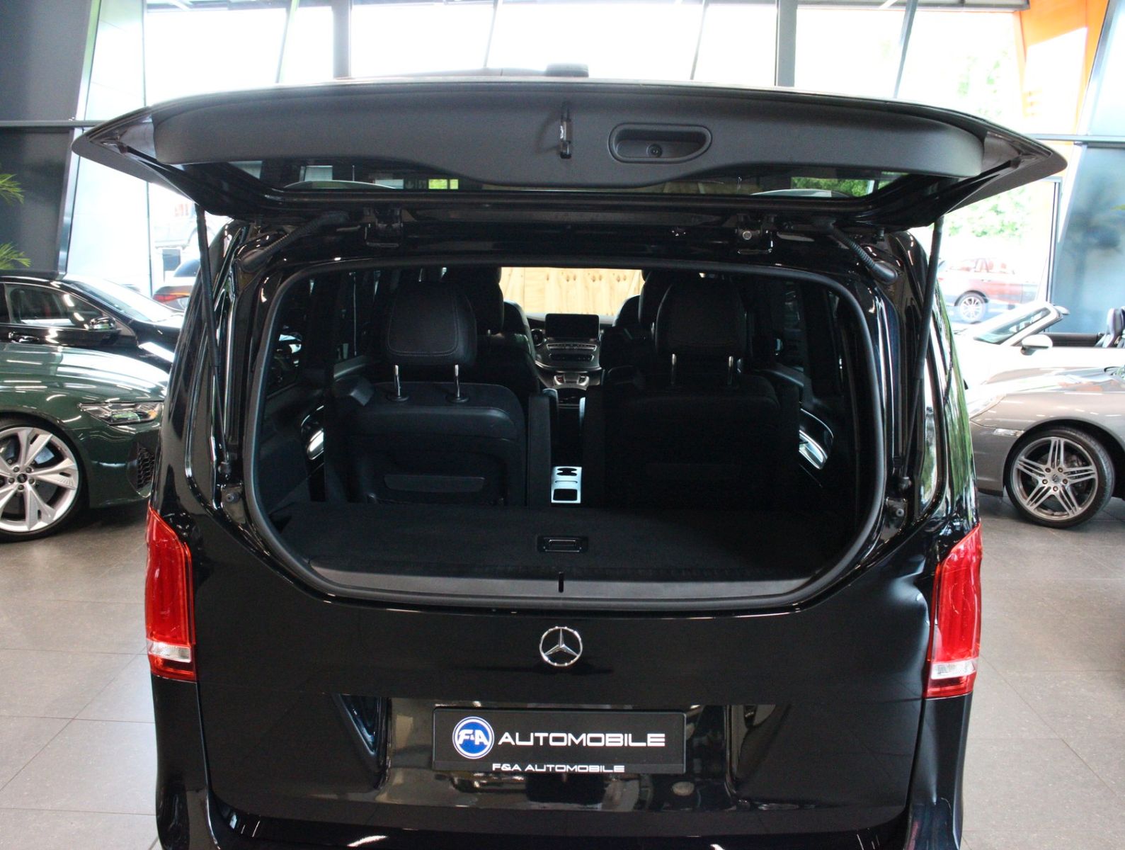 Fahrzeugabbildung Mercedes-Benz V 300d Exclusive Edition Lang 4Matic