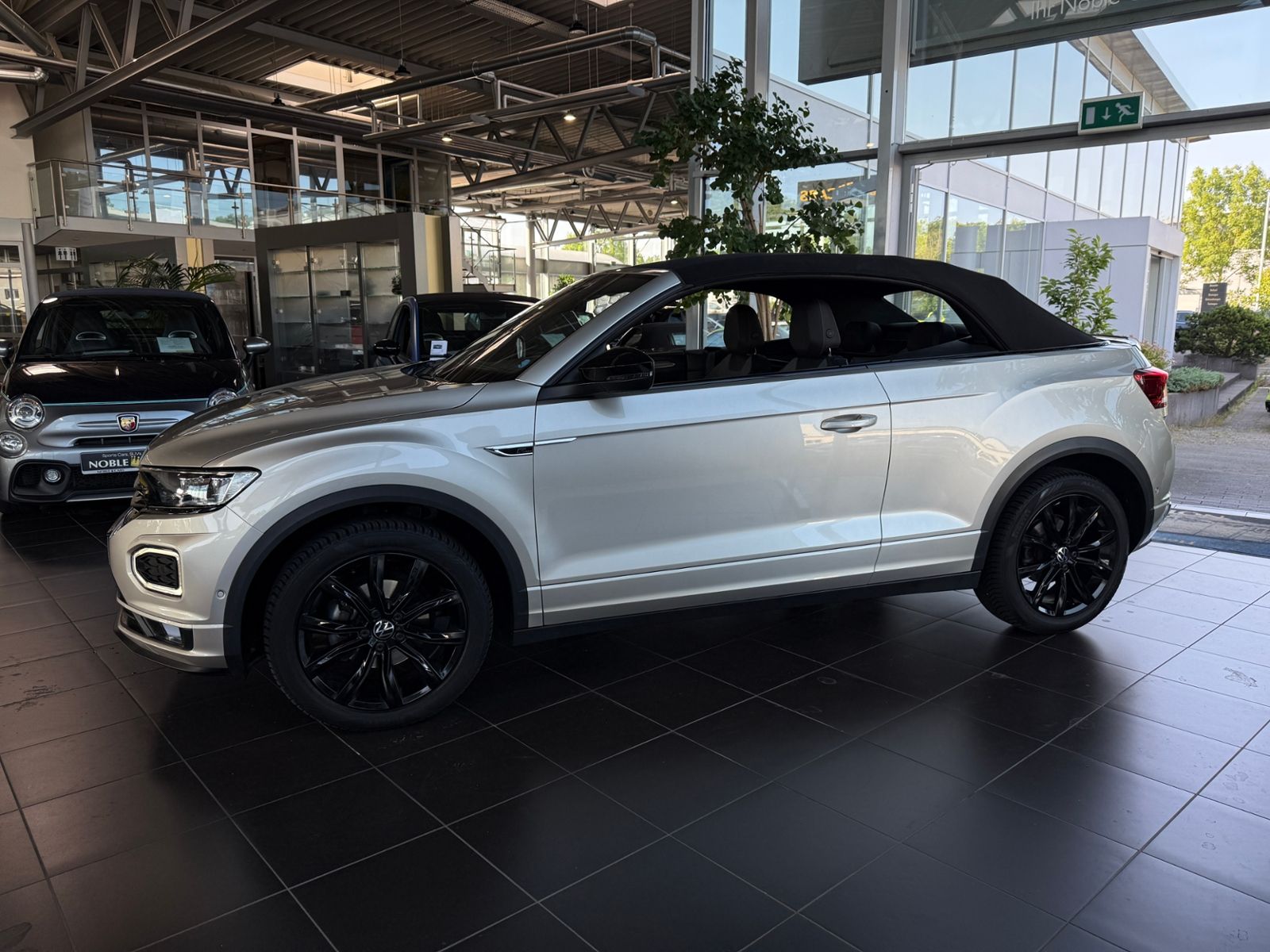 Fahrzeugabbildung Volkswagen T-Roc Cabriolet R-Line AHK ACC LED BEATS