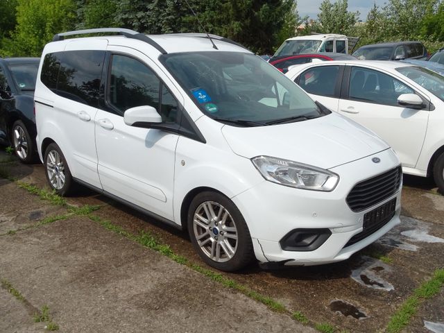 Ford Tourneo Courier Titanium