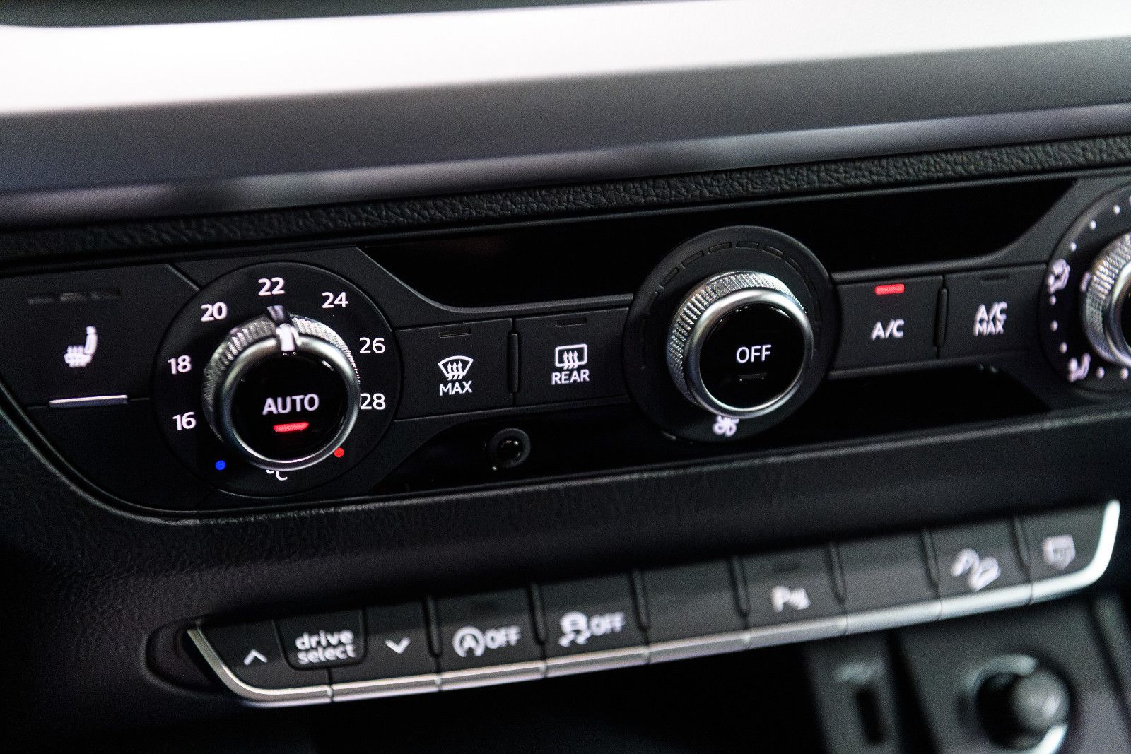 Fahrzeugabbildung Audi Q5 40 TDI quattro S line VIRT/RFK/AHK/SZH
