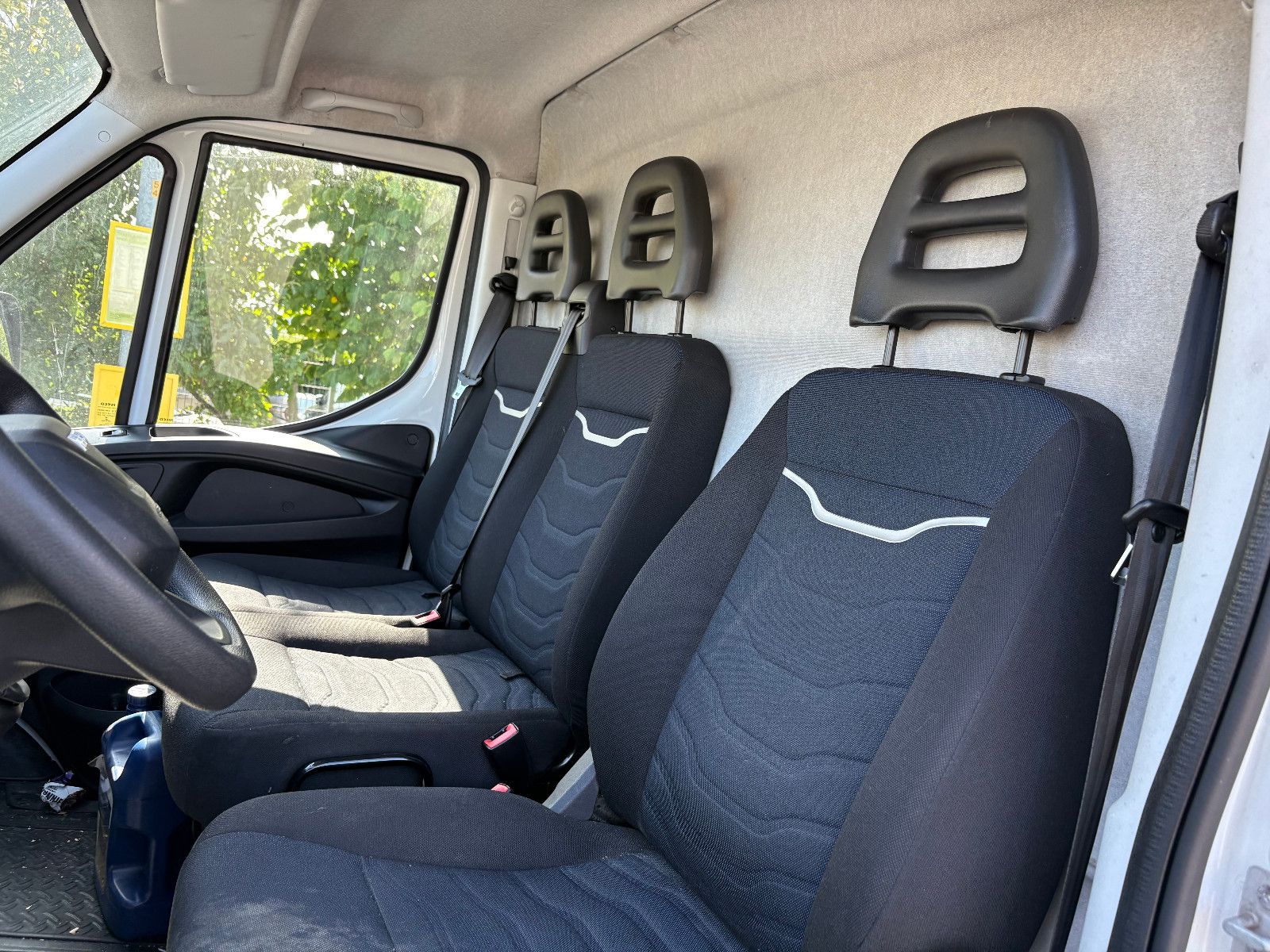 Fahrzeugabbildung Iveco Daily Kasten HKa 35 C ... V Radstand 4100/3-SITZ