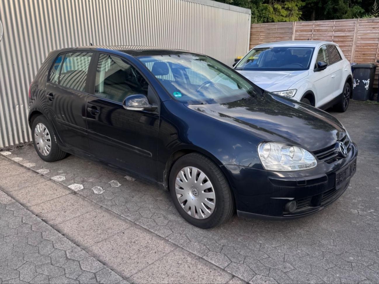 Volkswagen Golf V Lim. *TÜV NEU* Tour Pano Klima SHZ 1.Hand