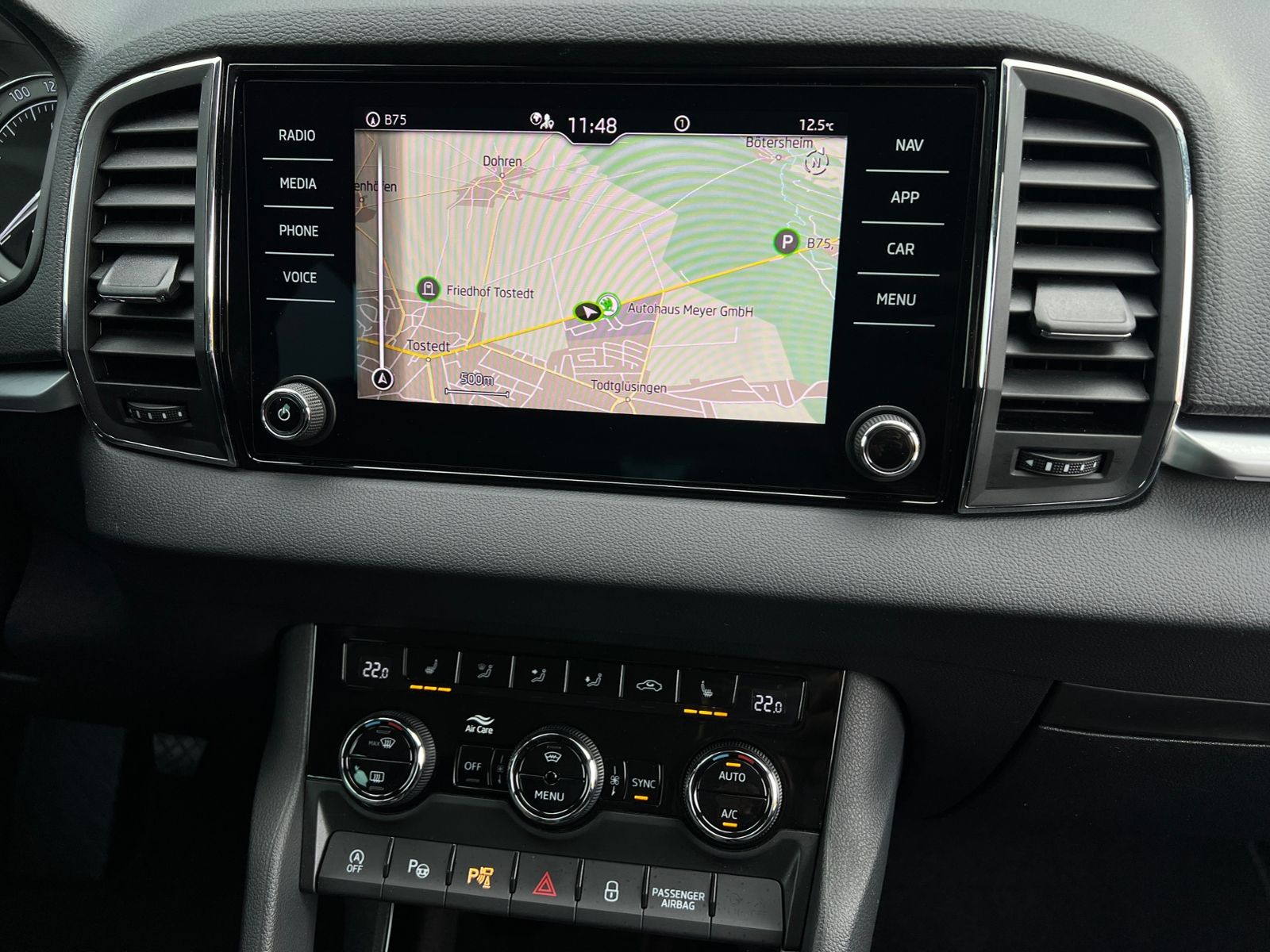 Fahrzeugabbildung SKODA Karoq Clever 2.0 TDI *TravelAssist, Navi, KESSY*