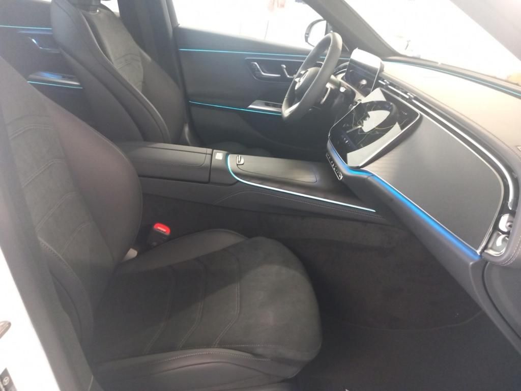 Fahrzeugabbildung Mercedes-Benz E 220 d T AMG*Night*Pano-Dach*Distr*PDC*360°*AHK