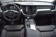 Fahrzeugabbildung Volvo XC60 D4 Autom. R-Design*RFK*QI*STDHZG*ACC*AHK