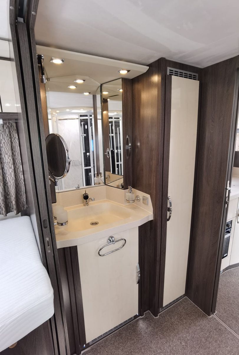 Fahrzeugabbildung Phoenix Top-Alkoven 8800 BML *SommerSale*