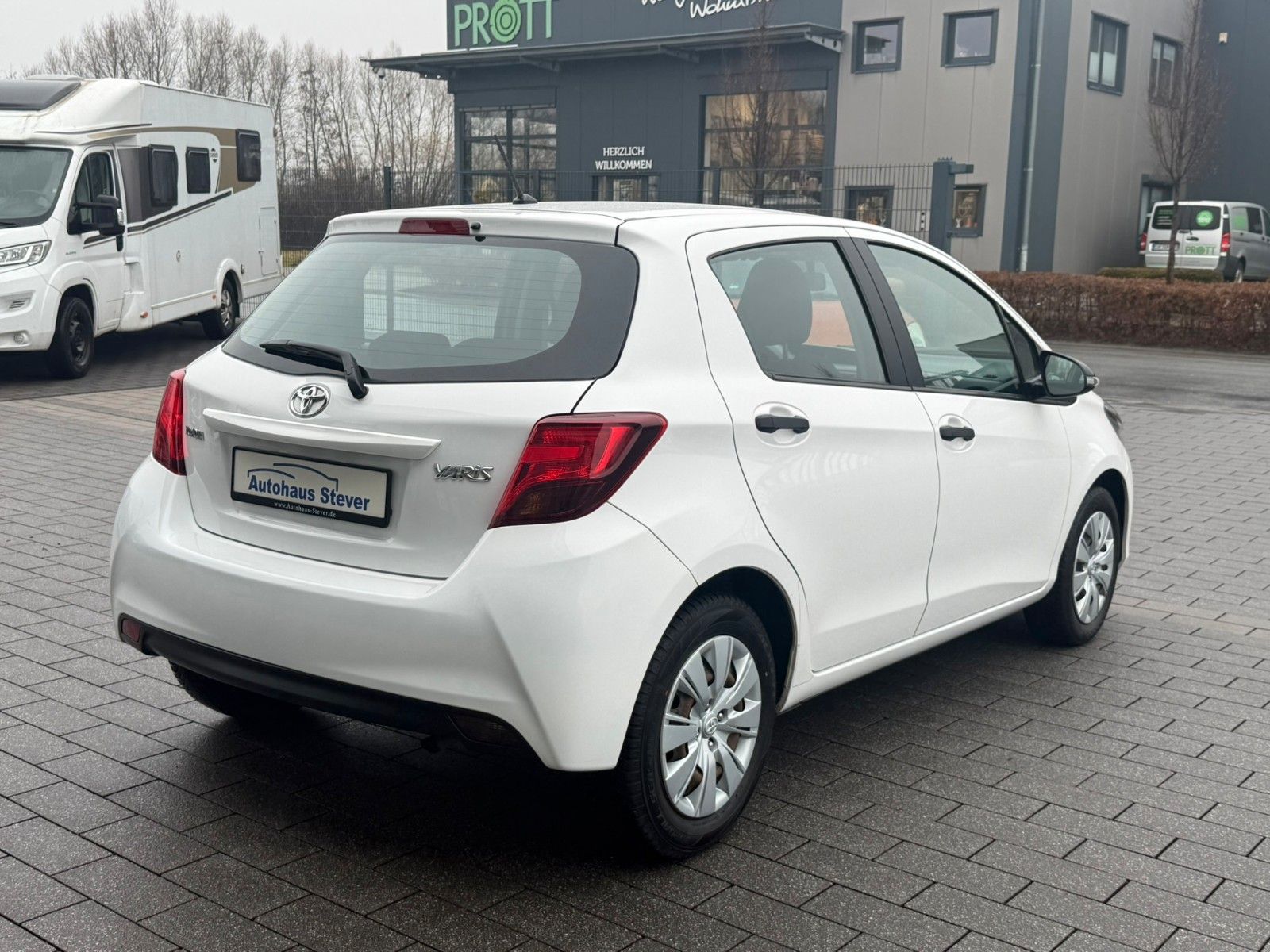 Fahrzeugabbildung Toyota Yaris Basis