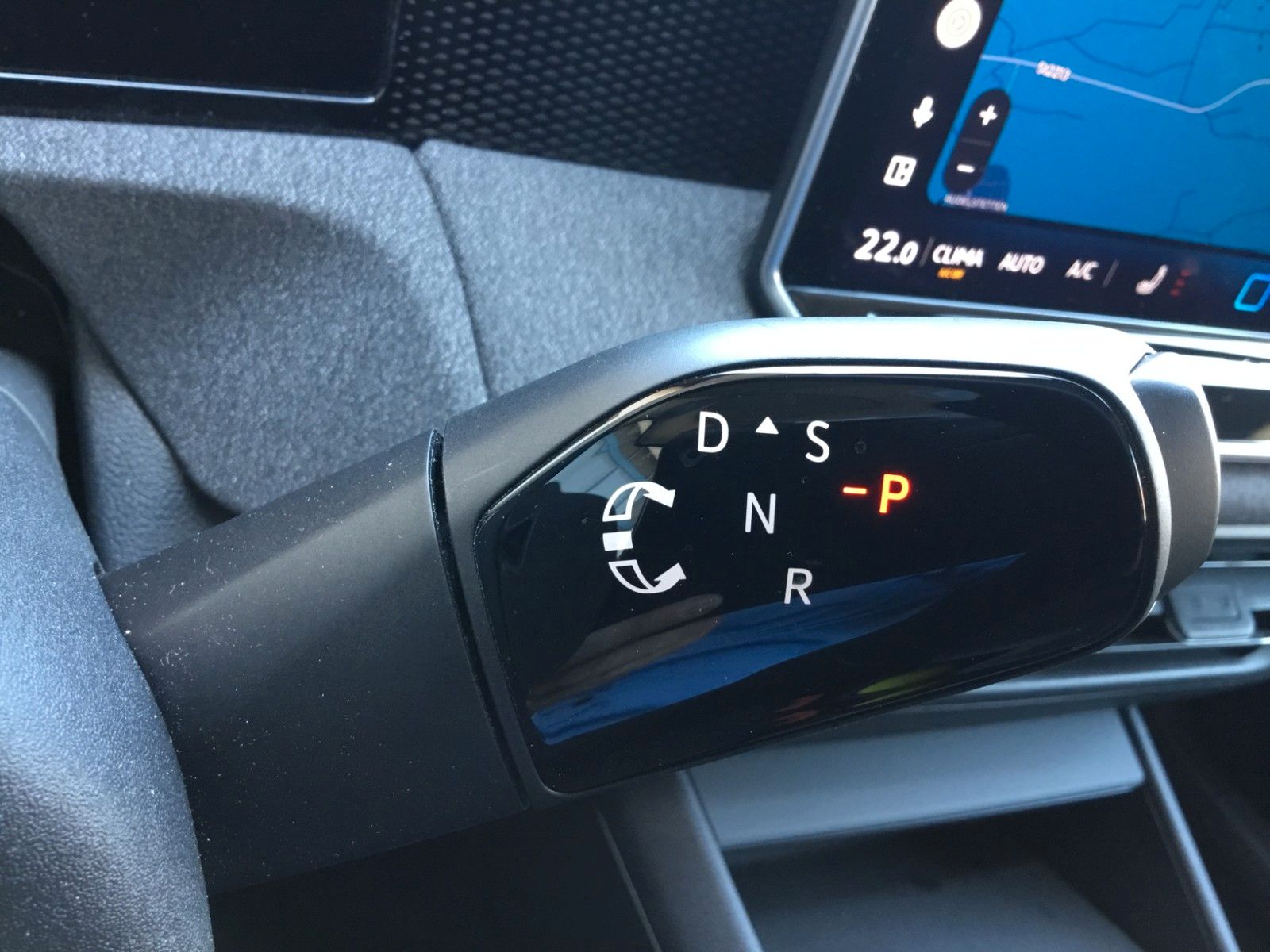 Fahrzeugabbildung Volkswagen Tiguan 1.5 eTSI DSG+AHK+LED+Kamera+Sitzheizung