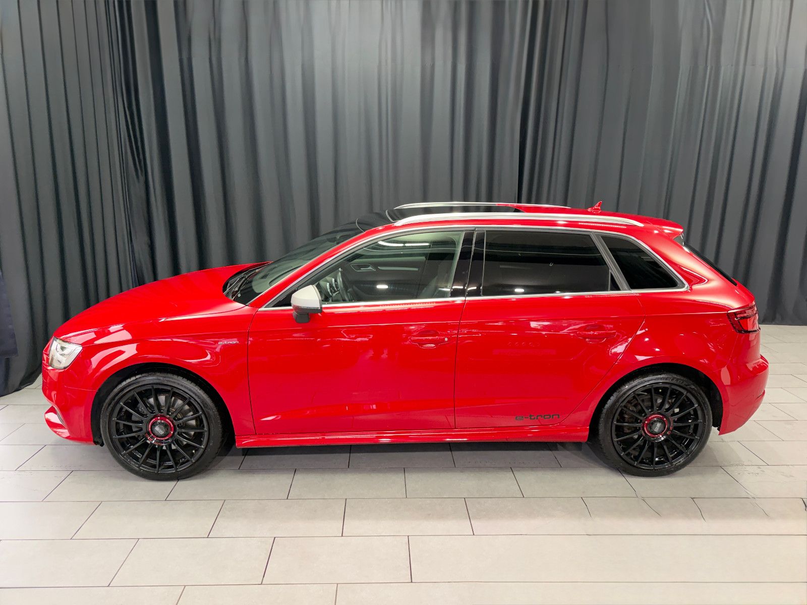 Fahrzeugabbildung Audi A3 Sportback e-tron s-line |AHK|PANO|NAVI