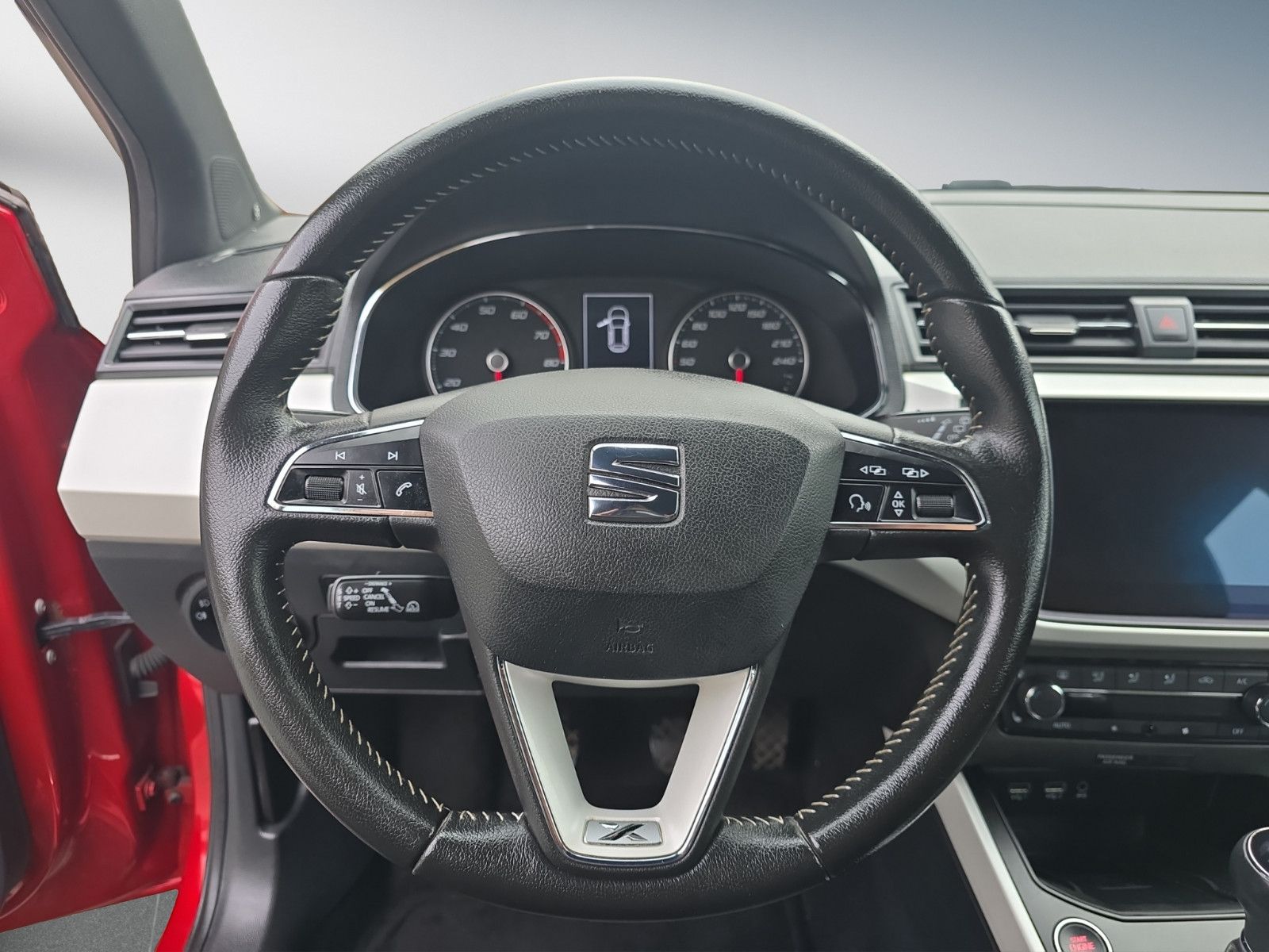 Fahrzeugabbildung SEAT Arona Xcellence*Navigationssystem AHK PDC SiTZHE