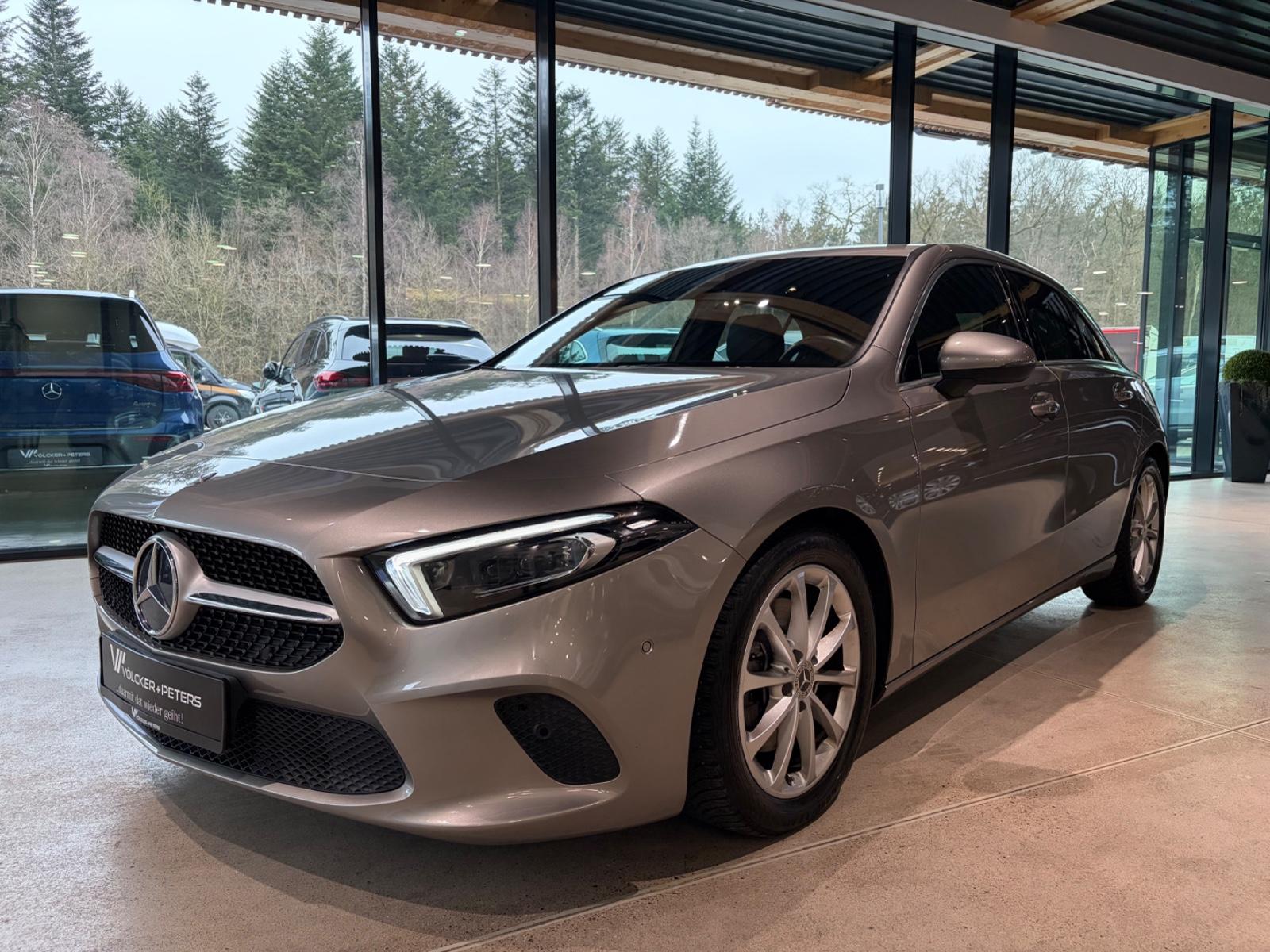 Mercedes-Benz A 220+DISTRONIC+WIDESCREEN+MULTIBEAM+PROGR+MBUX