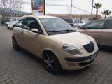 Lancia Ypsilon 1.2 Argento - mit Benzin-Antrieb: Beige, Alcantara, Limousine