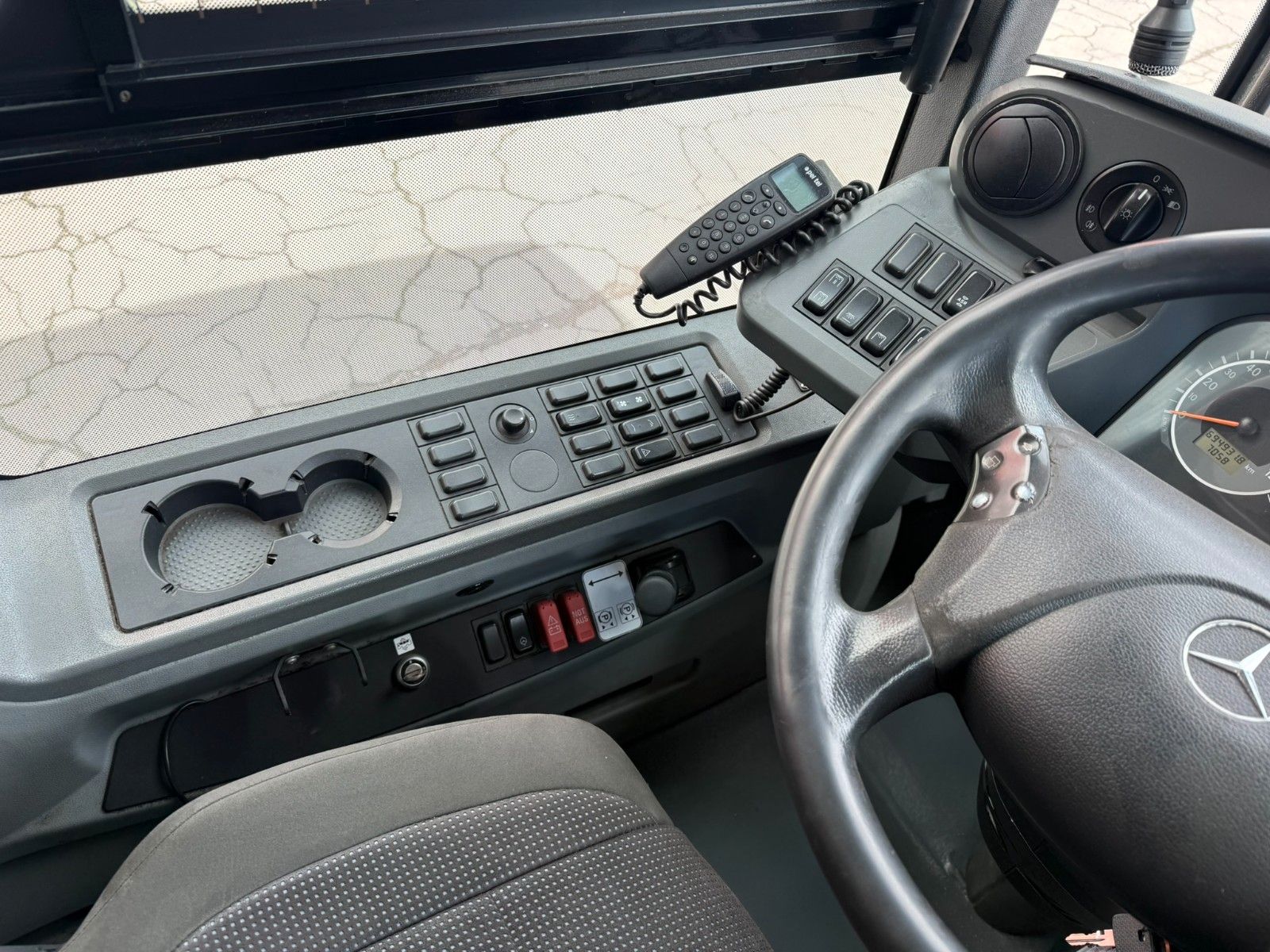 MERCEDES-BENZ  2015 - Image 15 of 30