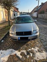 Audi A6 in Gold - Audi A6 aus 2004: Kombi