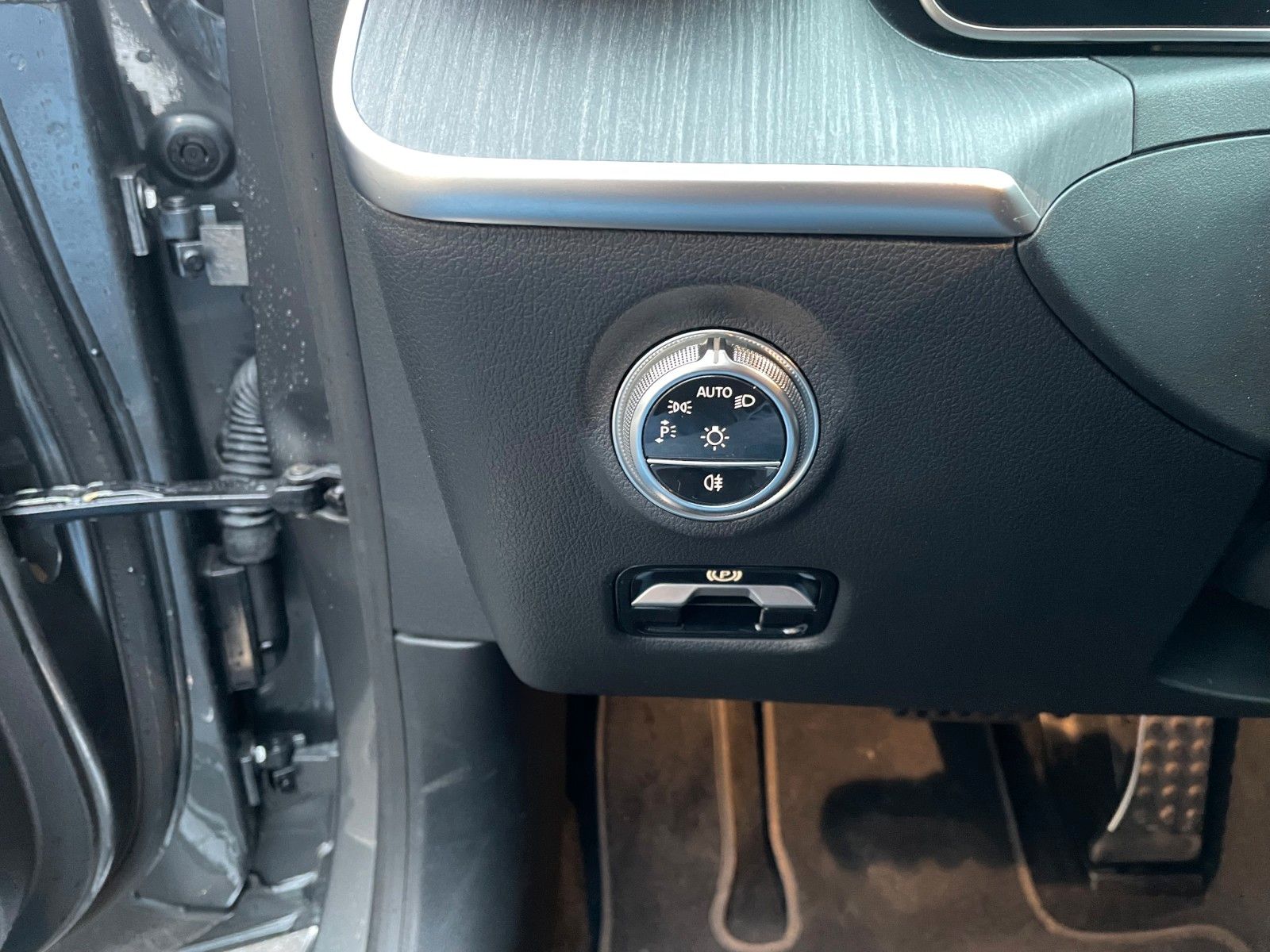 Fahrzeugabbildung Mercedes-Benz C 200 AMG AHK+Memory+R-Kamera+Distr+Ambiente+Key