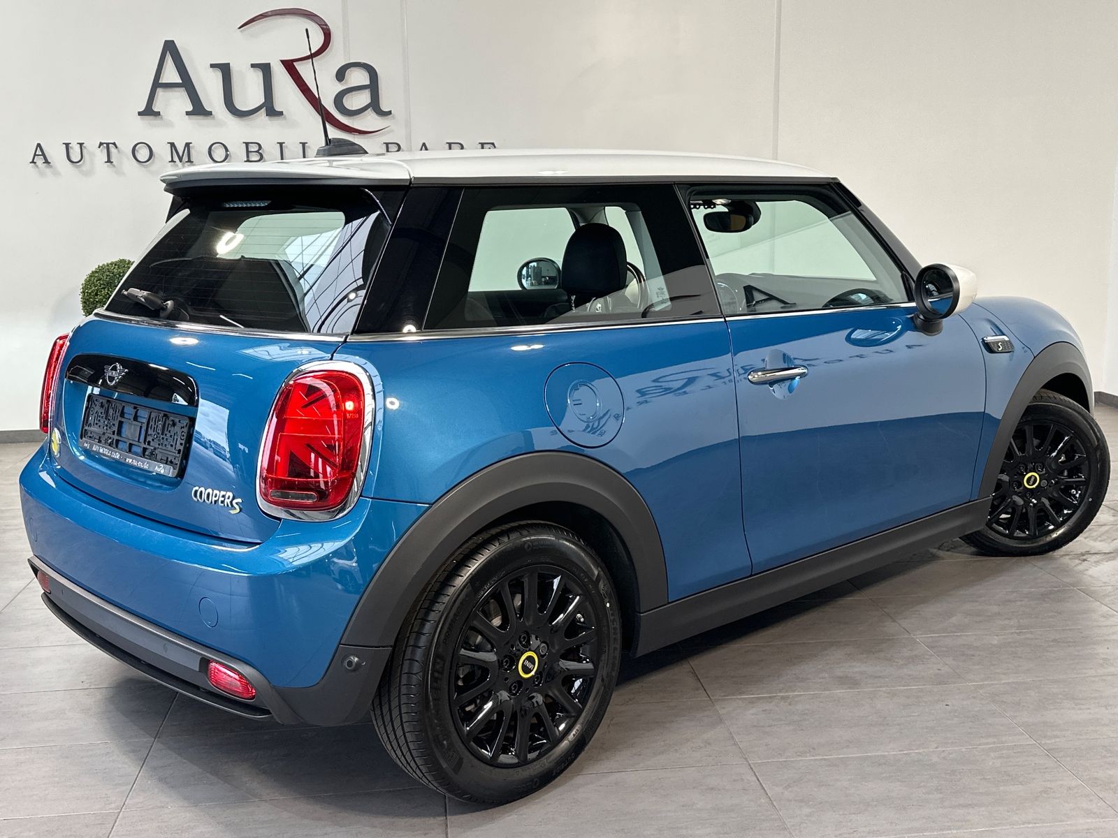 Fahrzeugabbildung MINI Cooper SE Classic Trim NAV+LED+SHZ+KEYLESS