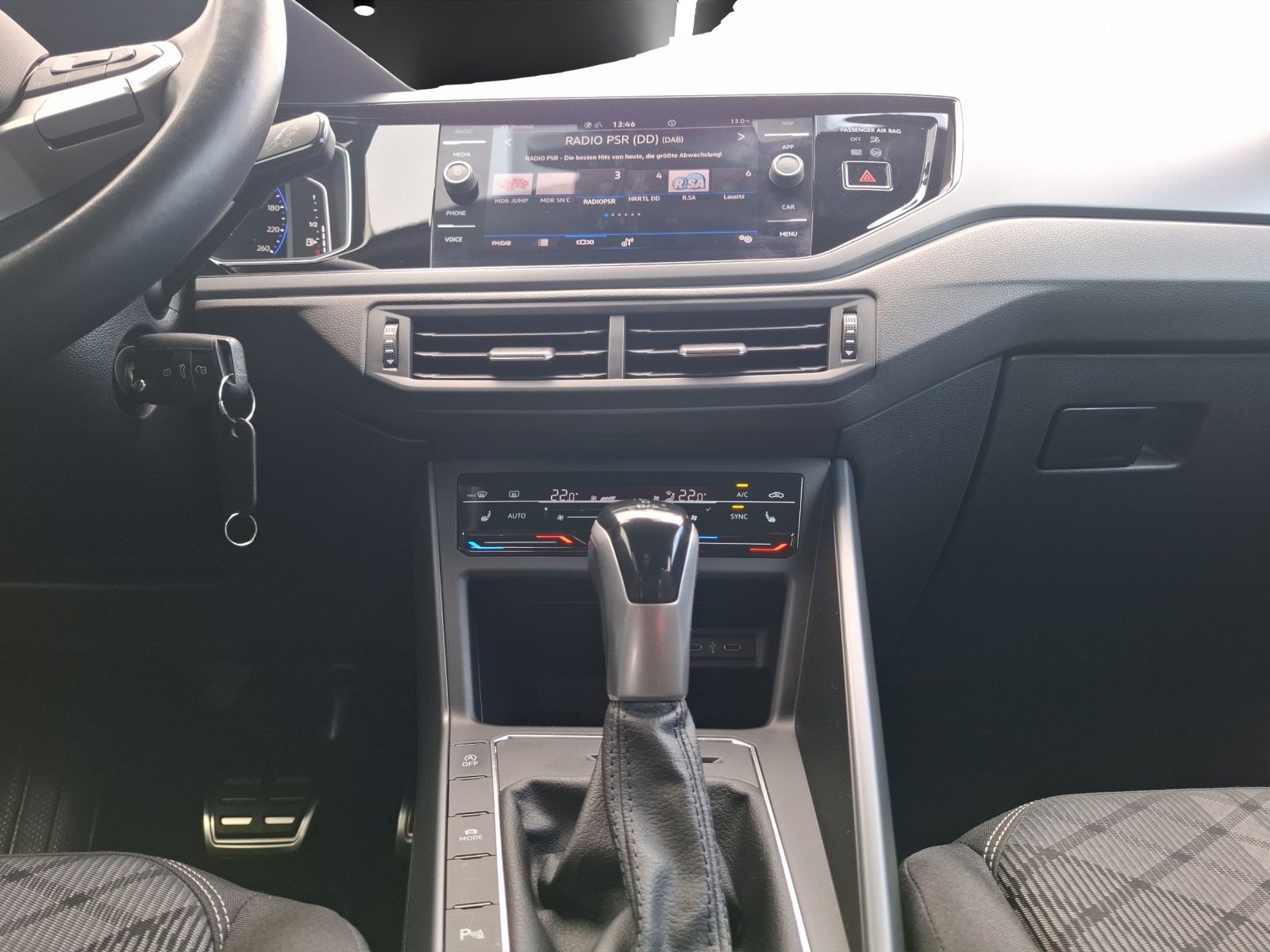 Fahrzeugabbildung Volkswagen Polo TSI R-Line DSG Matrix Navi AID ACC RFK SH