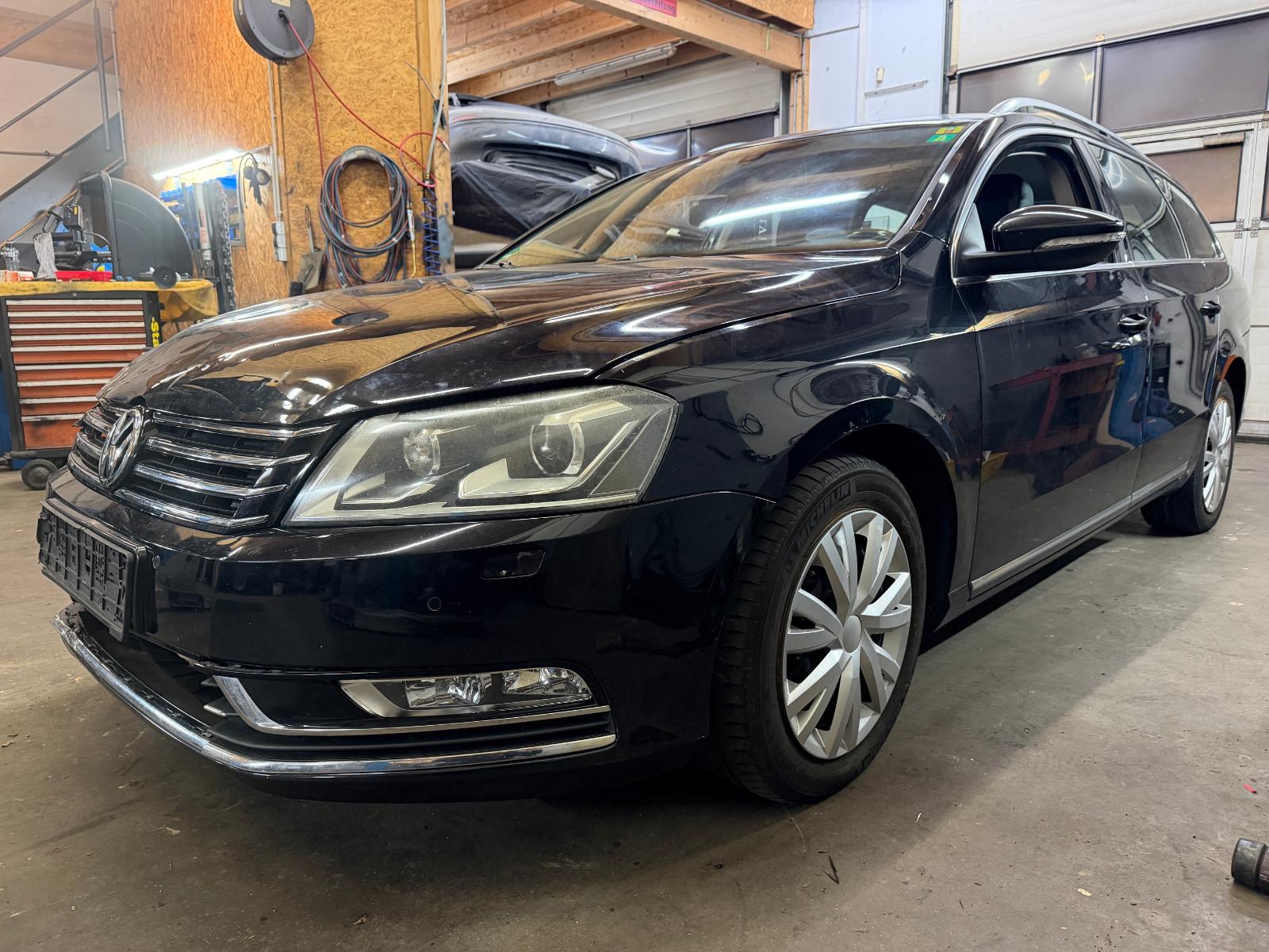 Volkswagen Passat 2013 — вигляд ззаду
