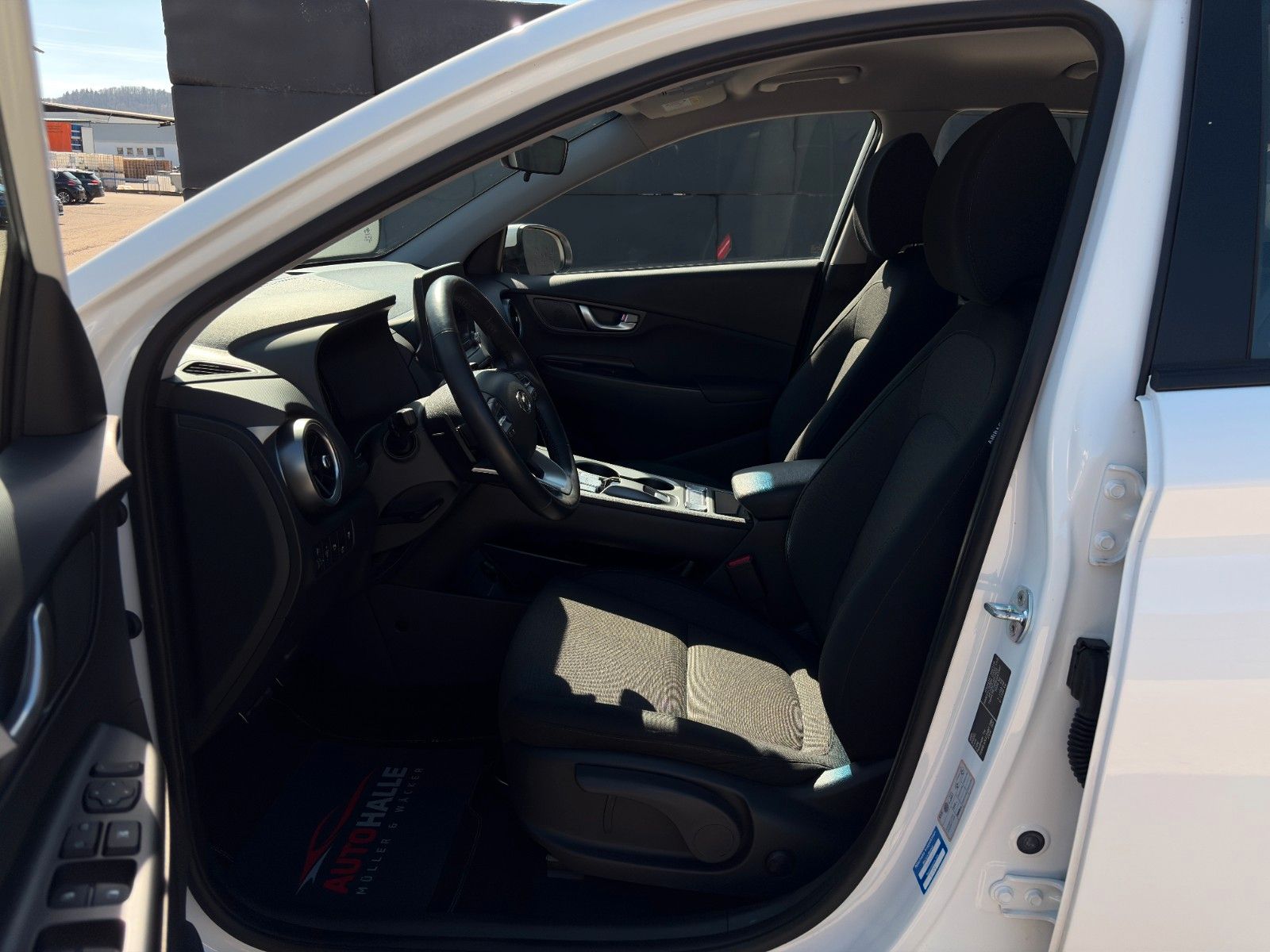 Fahrzeugabbildung Hyundai KONA E Select SHZ LHZ ACC LKA LFA Navi CarPlay