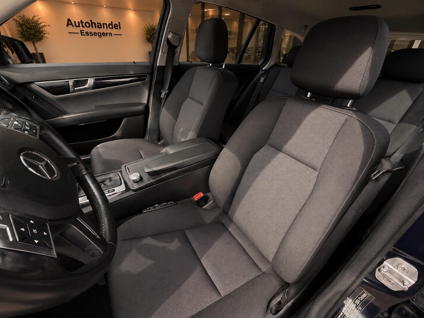Mercedes-Benz C200 2011 — photo 19